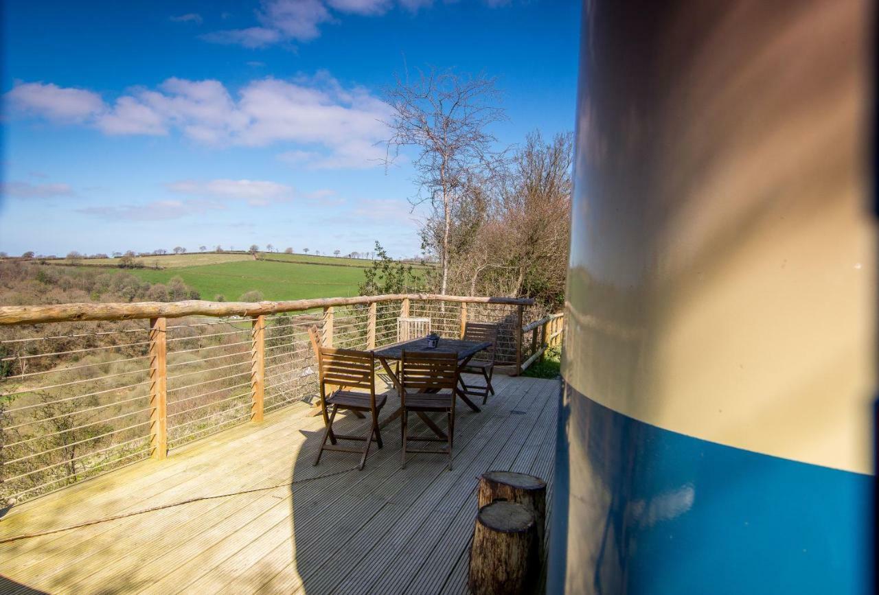 Ceridwen Glamping, double decker bus&Yurts Hotel Llandysul Buitenkant foto